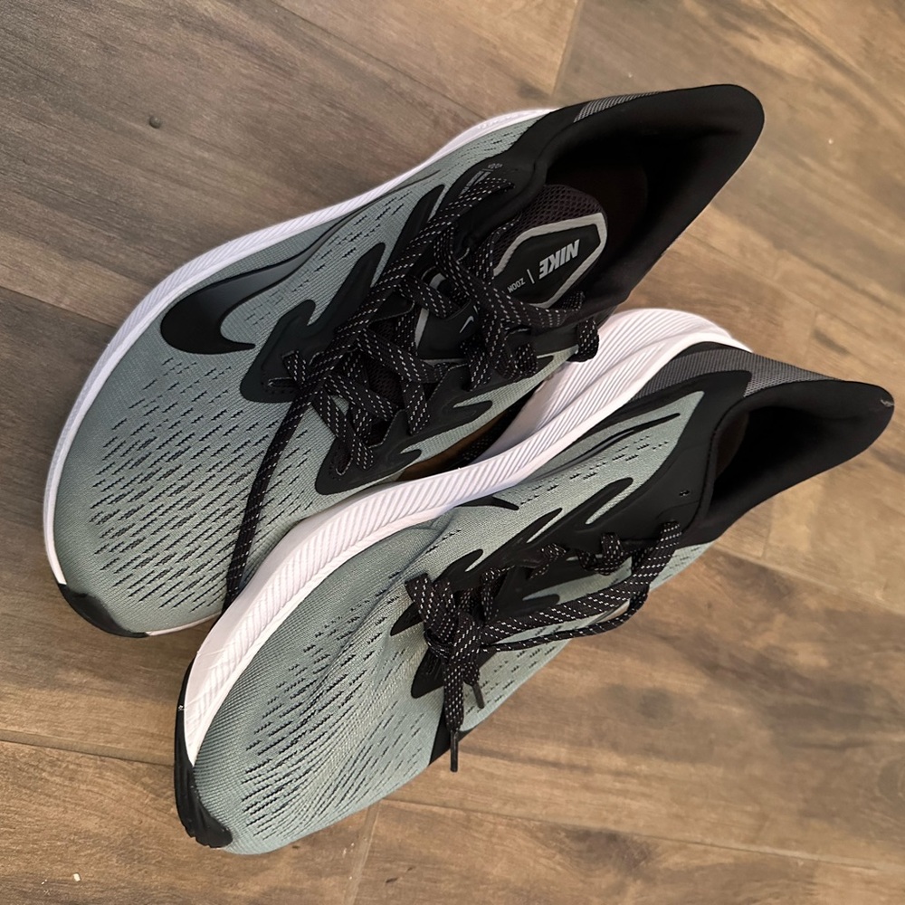 Never worn, Nike Black and Gray Athletic Sneakers